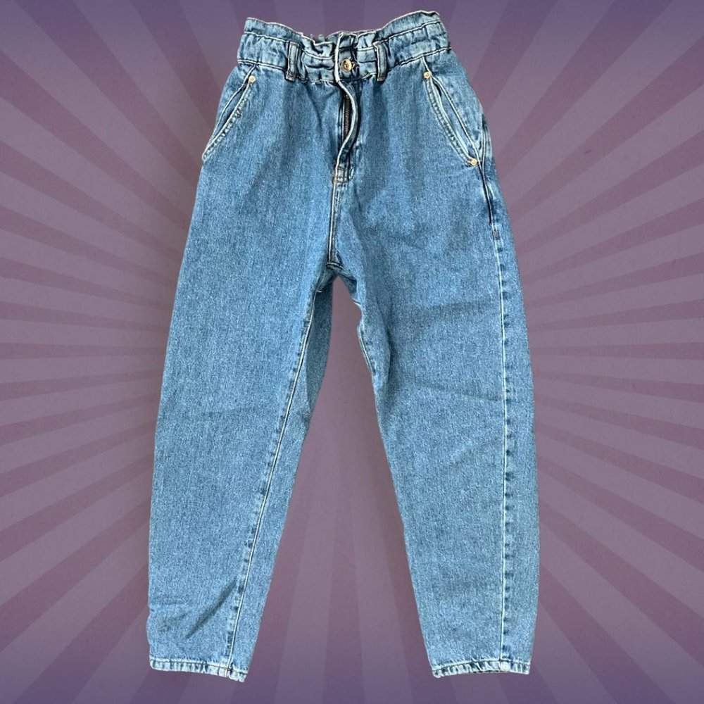 90's inspo normcore Zara high waisted tapered jeans 2